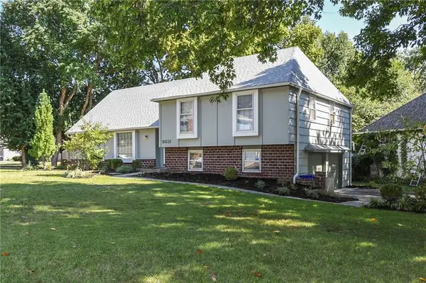 9831 Carter DR, Overland Park, KS 66212