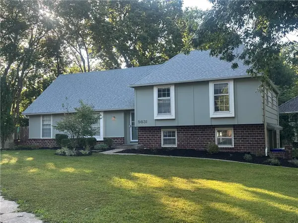 9831 Carter DR, Overland Park, KS 66212