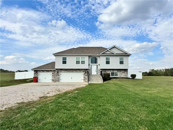 50 NW 151st RD, Centerview, MO 64019