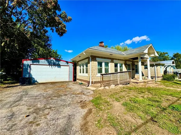 500 W 22 ST, Higginsville, MO 64037