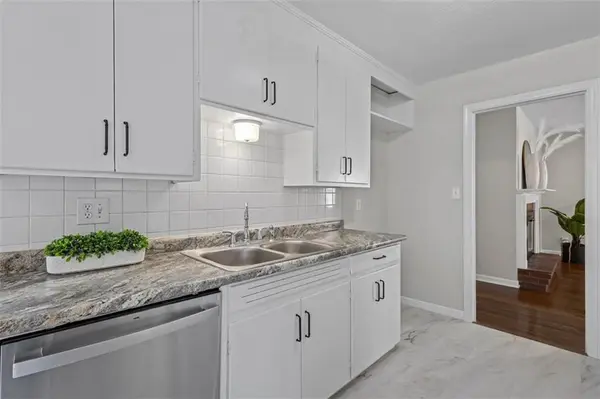 5425 N Flora AVE, Kansas City, MO 64118