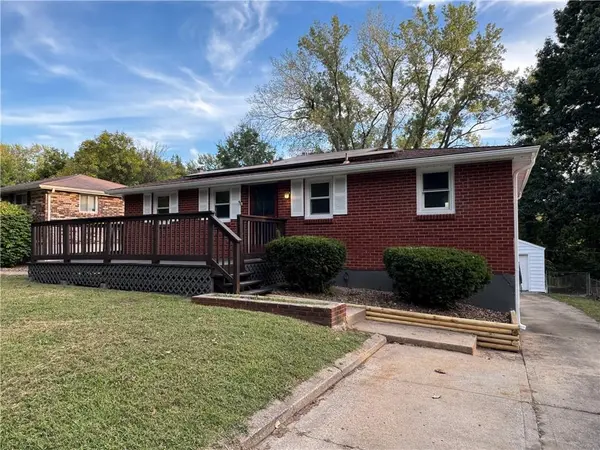 4417 NE Sunnybrook LN, Kansas City, MO 64117