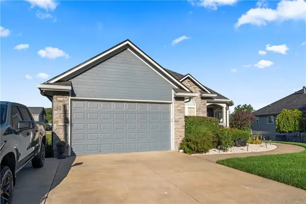 636 SW Lakeview DR, Grain Valley, MO 64029