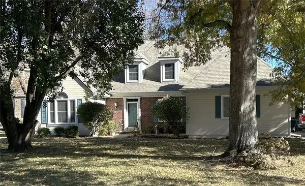 5706 W 124th ST, Overland Park, KS 66209