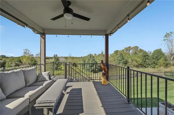 512 Wilds Pkwy, Greenwood, MO 64034