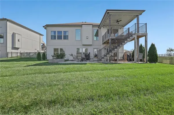 512 Wilds Pkwy, Greenwood, MO 64034