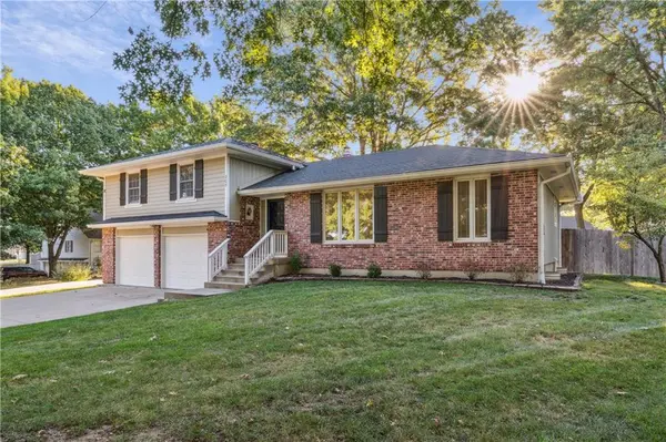 205 S Broadmoor ST, Louisburg, KS 66053