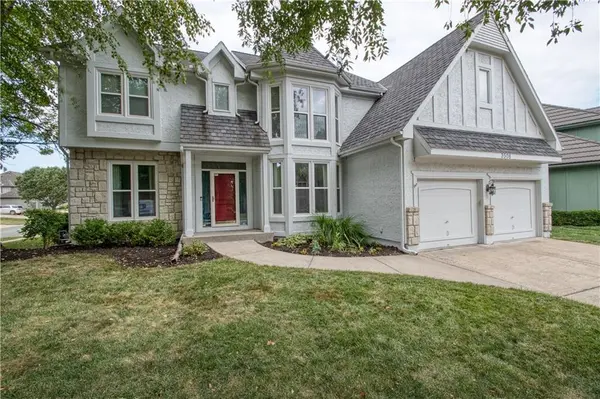 3508 NW Winding Woods DR, Lee's Summit, MO 64064