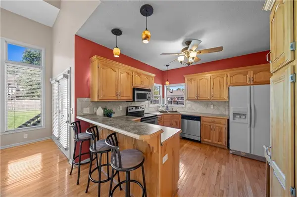 610 Roanke DR, Raymore, MO 64083