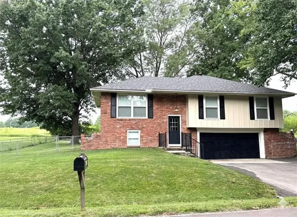 706 Kay DR, Lathrop, MO 64465