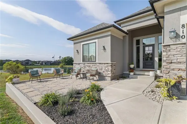 810 Eve Orchid DR, Greenwood, MO 64034