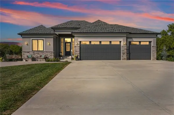 810 Eve Orchid DR, Greenwood, MO 64034