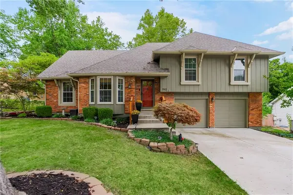 7812 W 90th TER, Overland Park, KS 66212