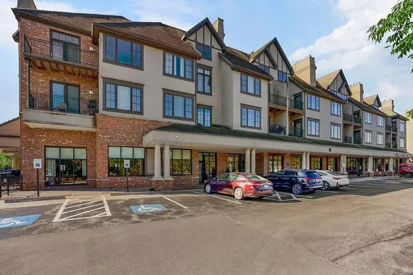 10531 Mission RD #310, Leawood, KS 66206