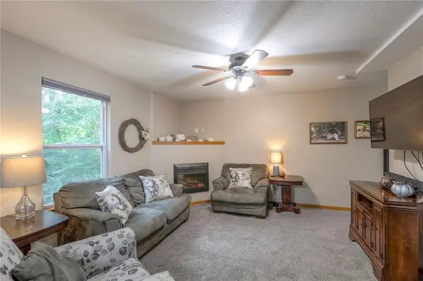1618 NW Samantha CT, Blue Springs, MO 64015
