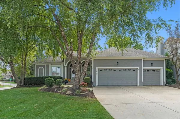 7903 W 156th TER, Overland Park, KS 66223
