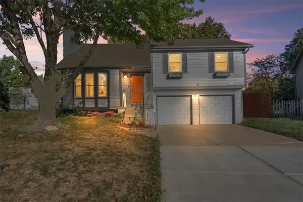 15704 W 126th TER, Olathe, KS 66062