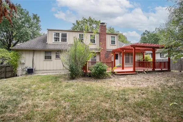 8142 NW Beaman DR, Kansas City, MO 64151