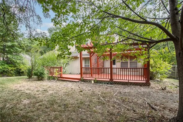 8142 NW Beaman DR, Kansas City, MO 64151