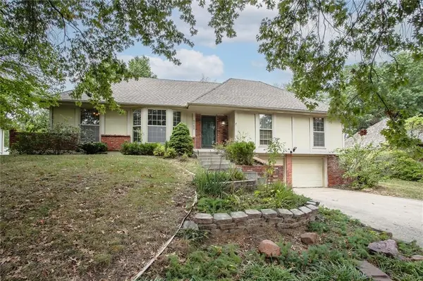 8142 NW Beaman DR, Kansas City, MO 64151