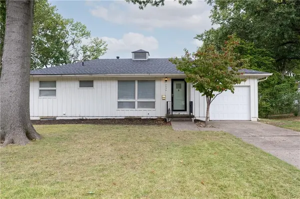 7236 Newton DR, Overland Park, KS 66204