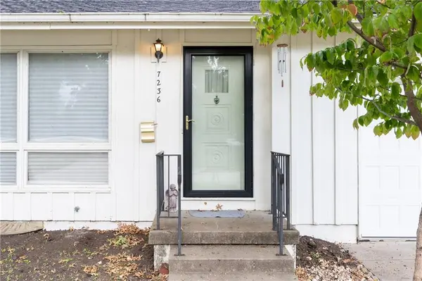 7236 Newton DR, Overland Park, KS 66204