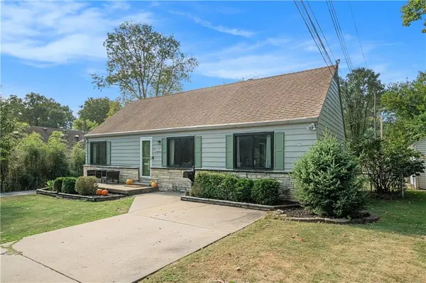4752 Belinder RD, Westwood, KS 66205