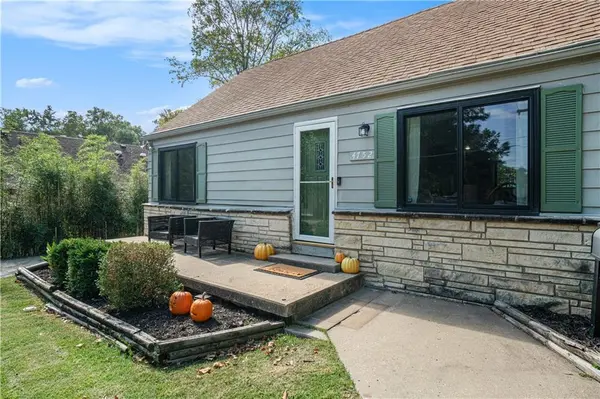 4752 Belinder RD, Westwood, KS 66205