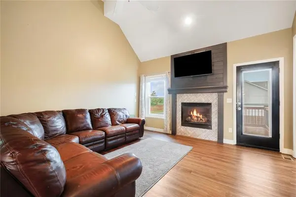 20410 W 201 ST, Spring Hill, KS 66083