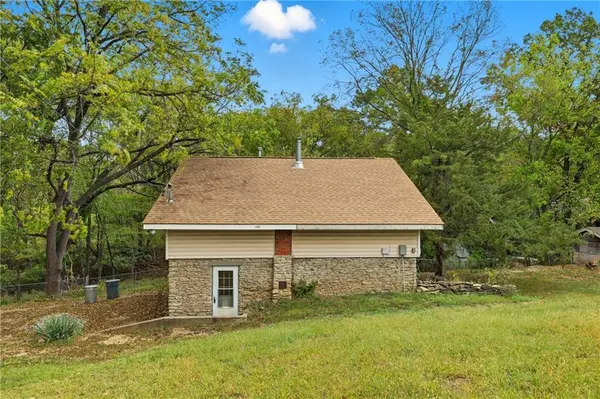 5417 NW Hillside RD, Kansas City, MO 64151