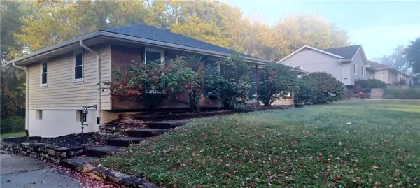 6832 NW Pleasant View DR, Parkville, MO 64152