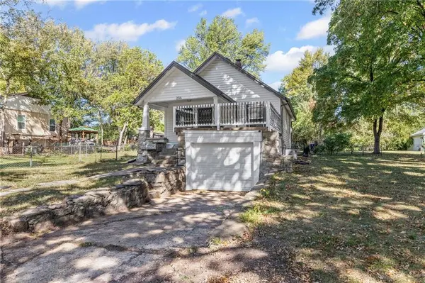 206 W 82nd TER, Kansas City, MO 64114