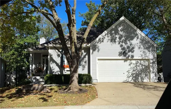 13422 W 126th TER, Overland Park, KS 66213