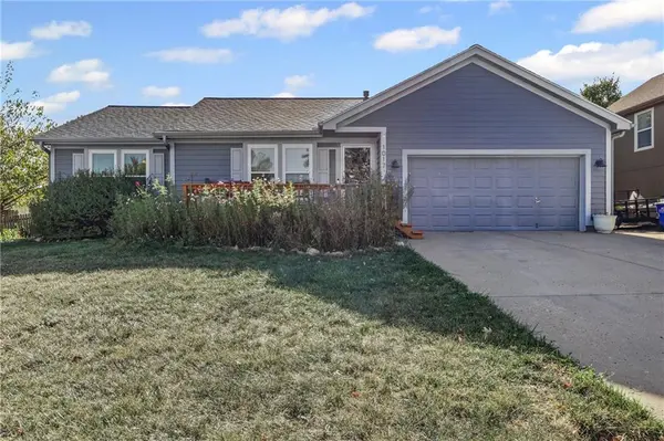 1017 E Pumpkin Ridge ST, Gardner, KS 66030