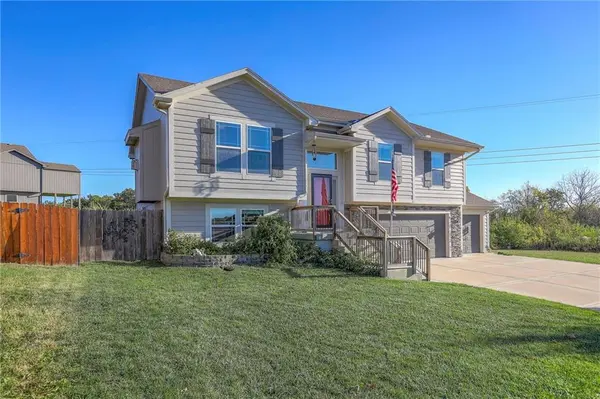 19586 W 121st ST, Olathe, KS 66061