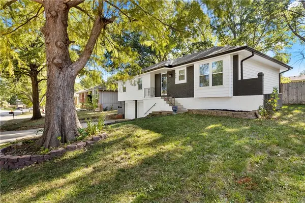 809 SE 16th ST, Oak Grove, MO 64075