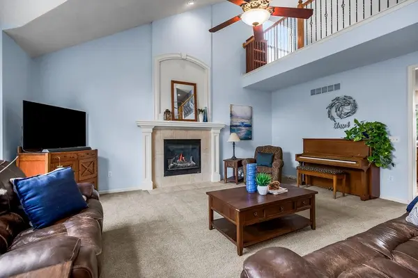 7323 Meadowsweet LN, Shawnee, KS 66227