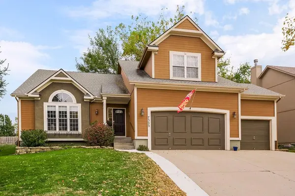 7323 Meadowsweet LN, Shawnee, KS 66227