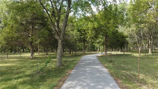11191 County Lane 176 RD, Carthage, MO 64836