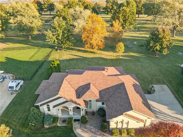 9623 Betsy Ross LN, Liberty, MO 64068