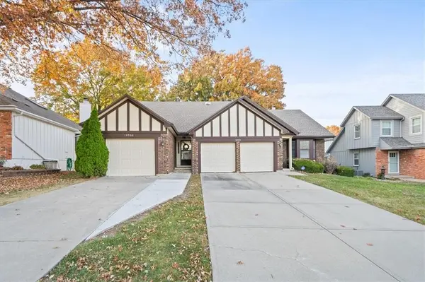 10566 Century LN, Overland Park, KS 66215