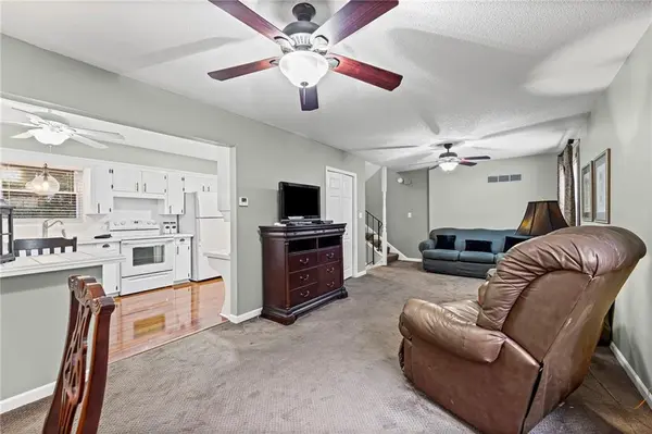 3725 NE COLONIAL DR, Lee's Summit, MO 64064