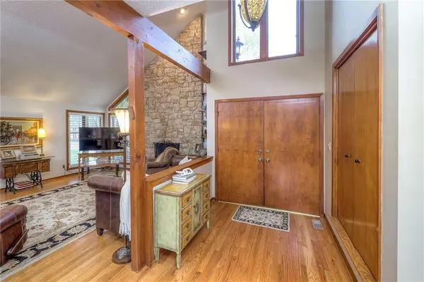 13801 Fontana ST, Leawood, KS 66224