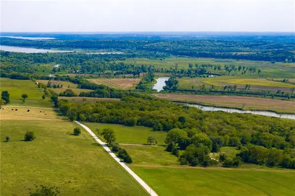 135 N 1150 RD, Berryton, KS 66409