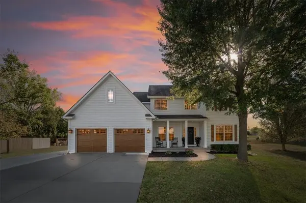 1443 Briarwood CT, Eudora, KS 66025