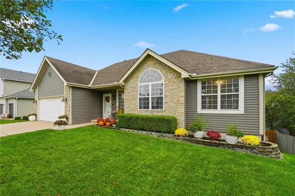 9826 N Highland PL, Kansas City, MO 64155