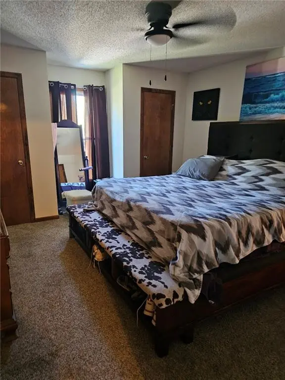 623/625 E Shawnee ST, Gardner, KS 66030