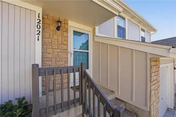 12021 S Hagan ST, Olathe, KS 66062