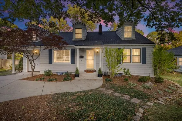 8015 Canterbury ST, Prairie Village, KS 66206