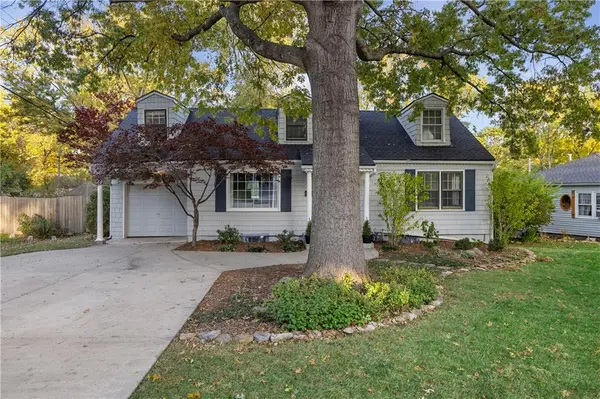 8015 Canterbury ST, Prairie Village, KS 66206